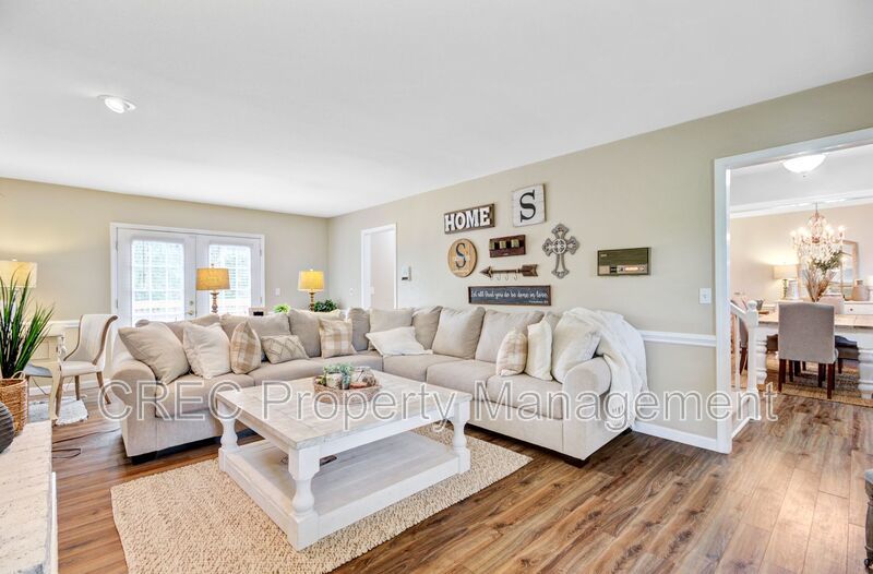 Charming Updated Home in Sought-After Ashborough Neighborhood property image