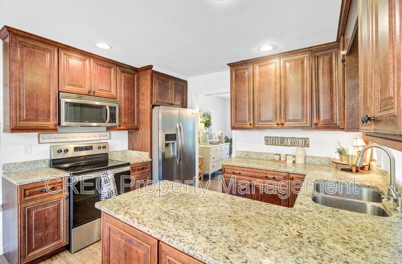 Charming Updated Home in Sought-After Ashborough Neighborhood property image