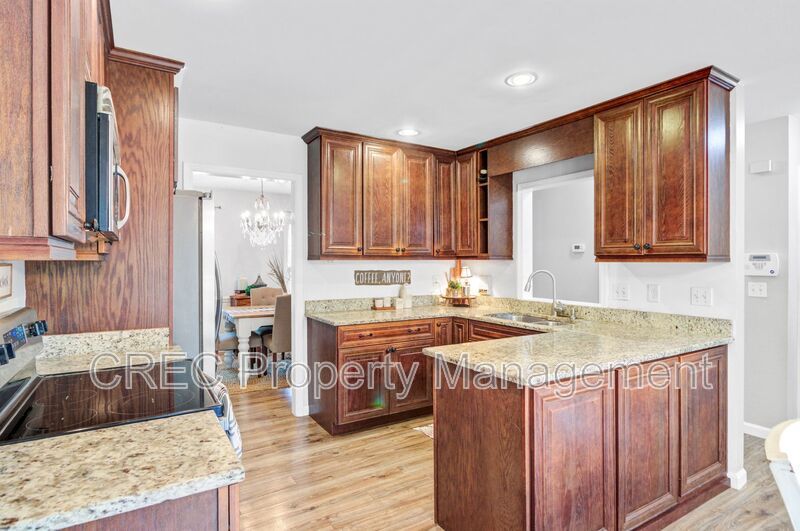 Charming Updated Home in Sought-After Ashborough Neighborhood property image