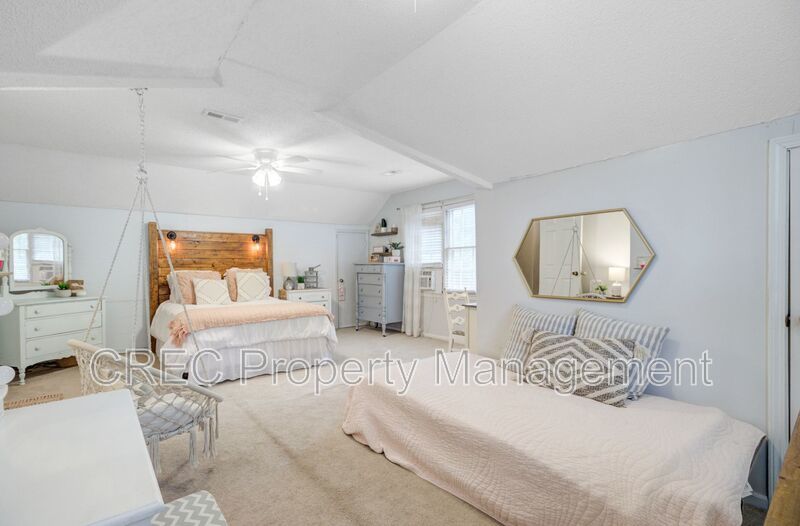 Charming Updated Home in Sought-After Ashborough Neighborhood property image