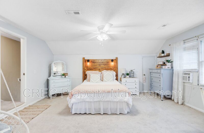 Charming Updated Home in Sought-After Ashborough Neighborhood property image