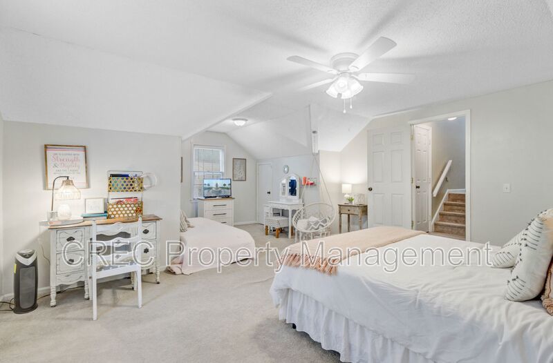 Charming Updated Home in Sought-After Ashborough Neighborhood property image