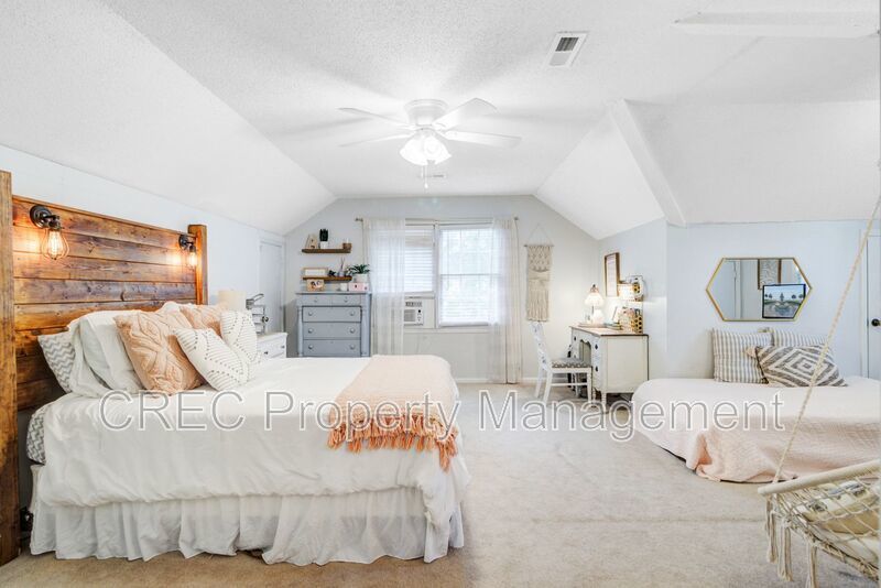 Charming Updated Home in Sought-After Ashborough Neighborhood property image