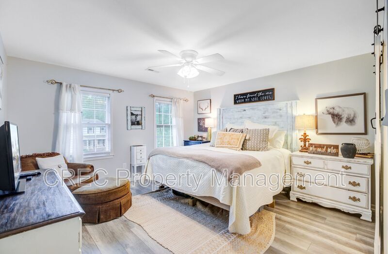 Charming Updated Home in Sought-After Ashborough Neighborhood property image