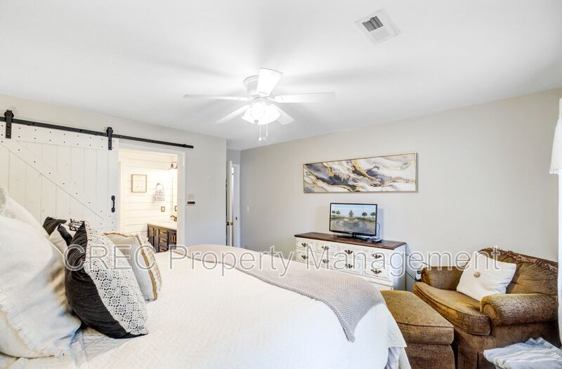 Charming Updated Home in Sought-After Ashborough Neighborhood property image