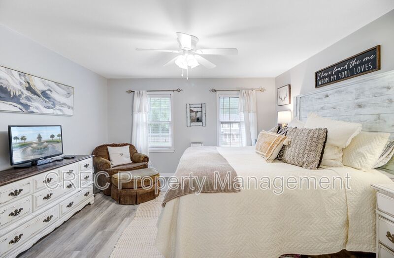 Charming Updated Home in Sought-After Ashborough Neighborhood property image