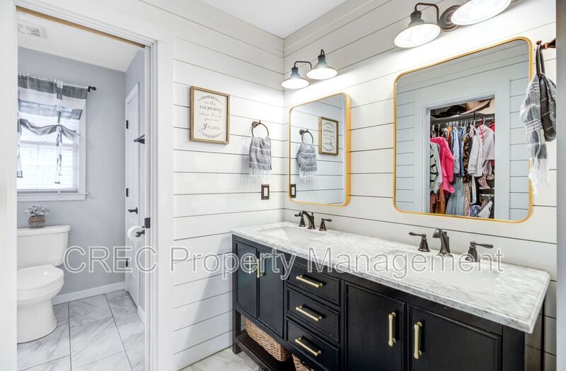 Charming Updated Home in Sought-After Ashborough Neighborhood property image