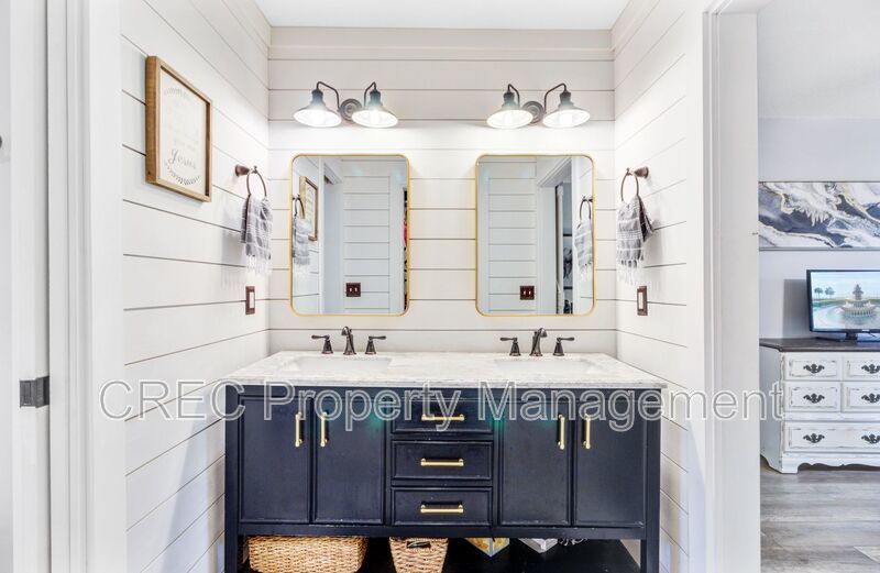 Charming Updated Home in Sought-After Ashborough Neighborhood property image