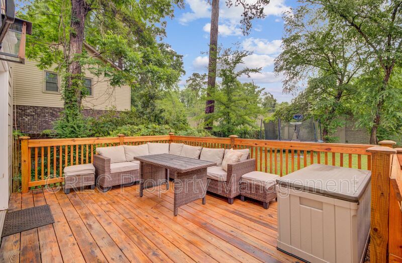 Charming Updated Home in Sought-After Ashborough Neighborhood property image