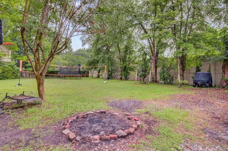 Charming Updated Home in Sought-After Ashborough Neighborhood property image