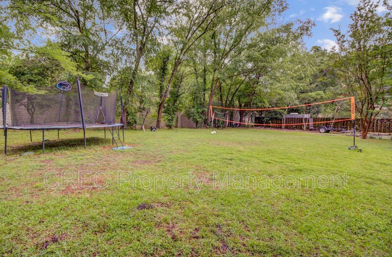 Charming Updated Home in Sought-After Ashborough Neighborhood property image