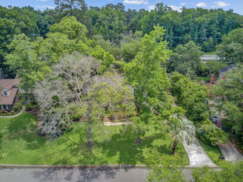 Charming Updated Home in Sought-After Ashborough Neighborhood property image