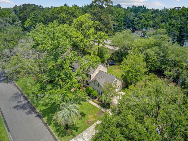 Charming Updated Home in Sought-After Ashborough Neighborhood property image