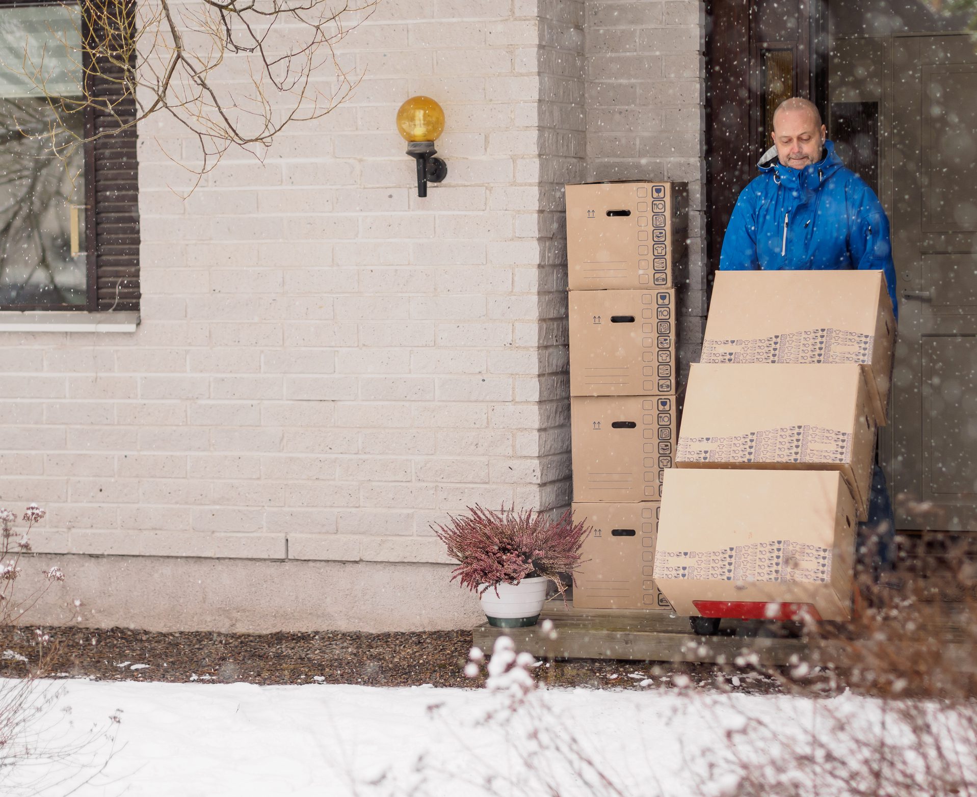 How Home Rental Companies Handle Seasonal Tenant Turnover